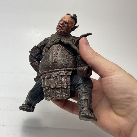 Toy Biz Lord of the Rings Two Towers Dungeons of Isengard Orc Captain 6" Figure - Picture 12 of 12